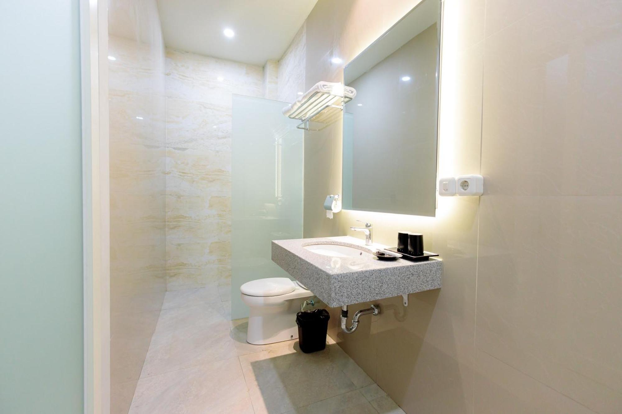 Sans Hotel 88 Andalan Surabaya By Reddoorz Kültér fotó