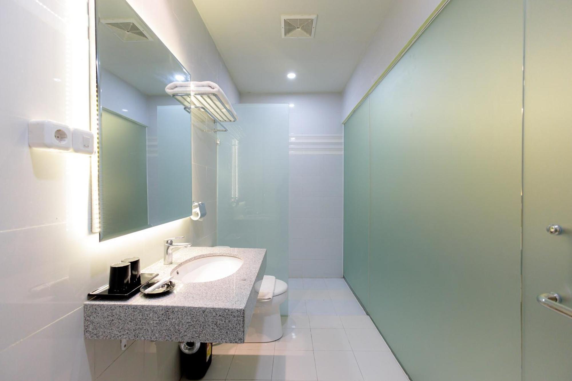 Sans Hotel 88 Andalan Surabaya By Reddoorz Kültér fotó
