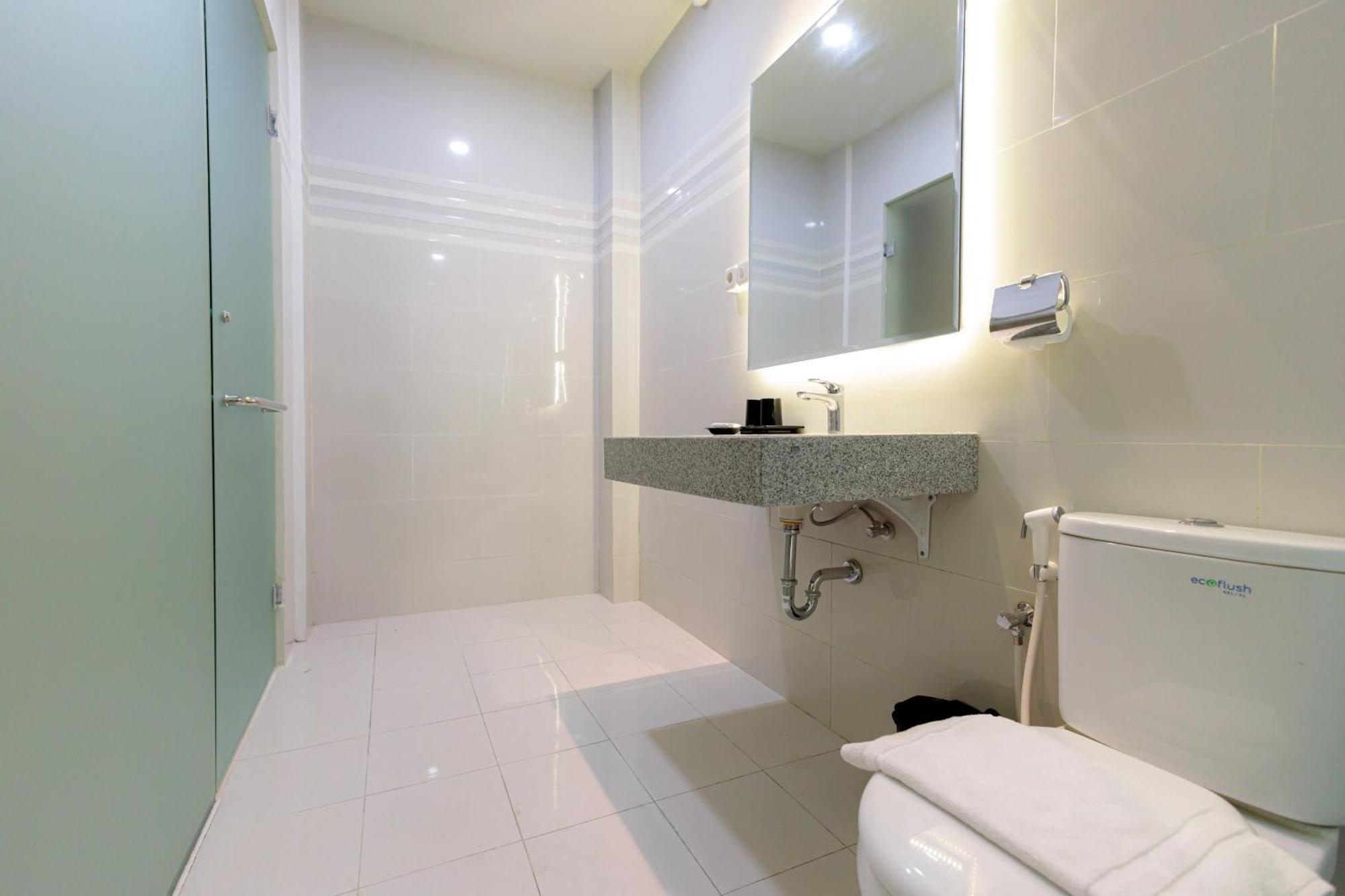 Sans Hotel 88 Andalan Surabaya By Reddoorz Kültér fotó