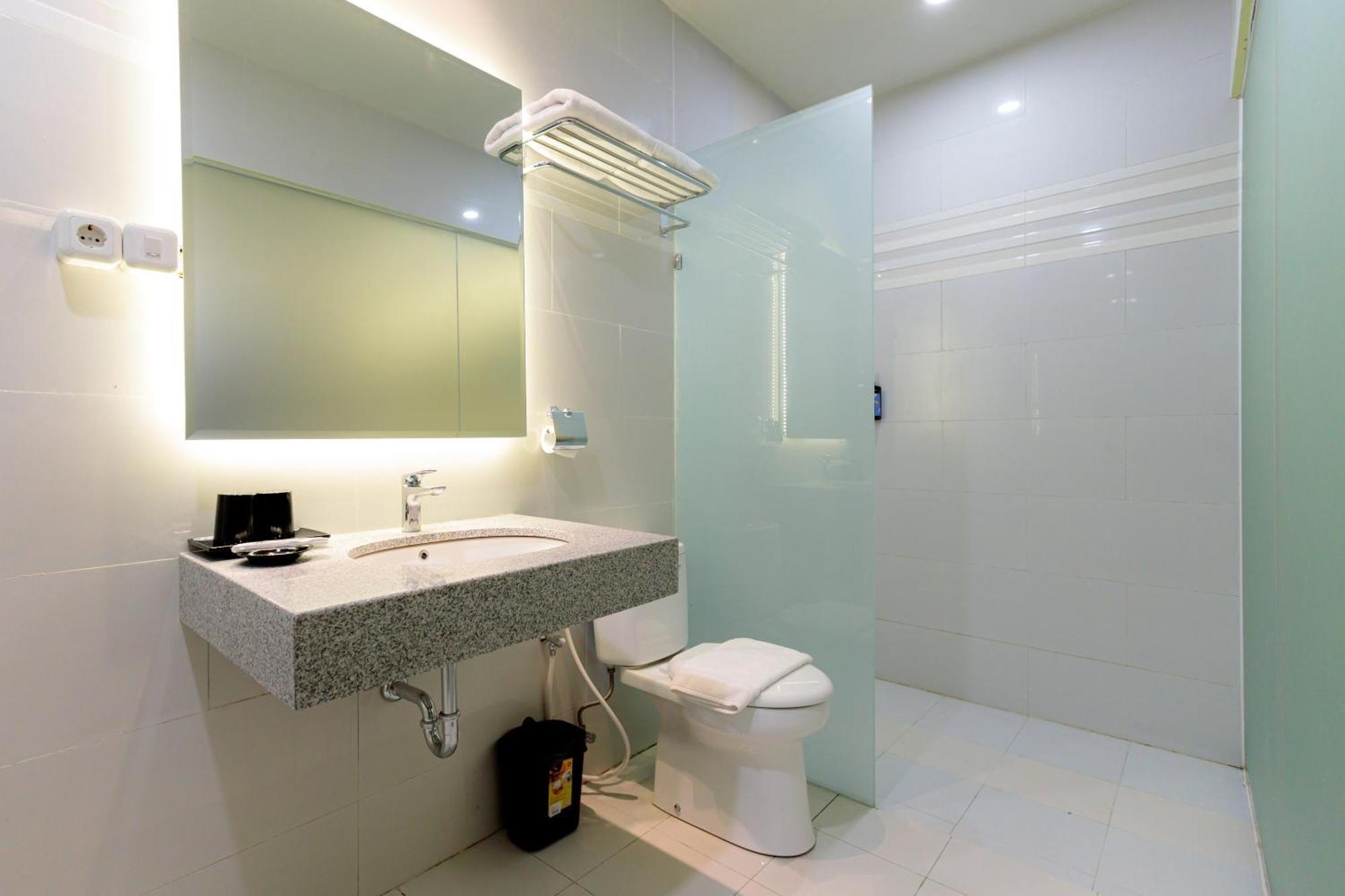 Sans Hotel 88 Andalan Surabaya By Reddoorz Kültér fotó
